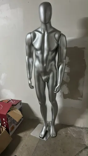 Manequim Masculino Cor Prata para Loja