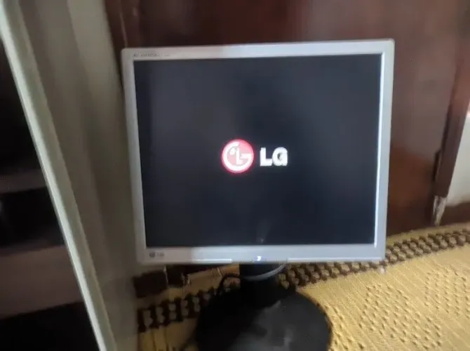 Monitor LG flatron L1742P sem defeitos