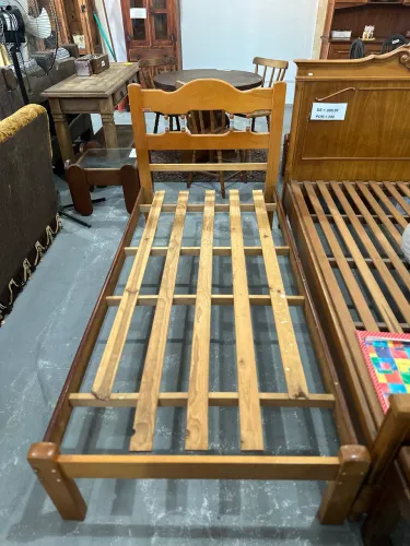 PROMOÇÃO - 1Cama de solteiro - madeira 