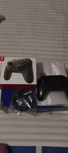 Pro Controle Nintendo original, Tem NFC, vibração e Movimento. Está novo  com caixa