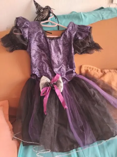 Vendo fatacia de bruxa nova para o evento de raloim