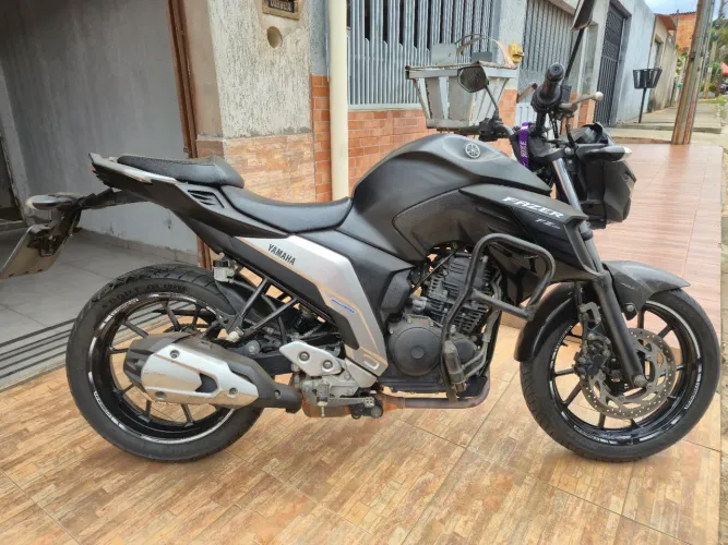 Fazer 250 Única dona