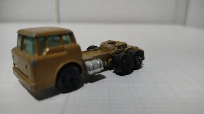 Miniatura Carreta Yatming 1/64