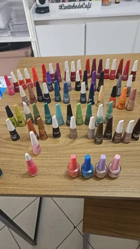 Esmaltes cada um 3 reais