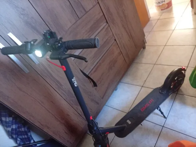 Vendo patinete elétrico completo.