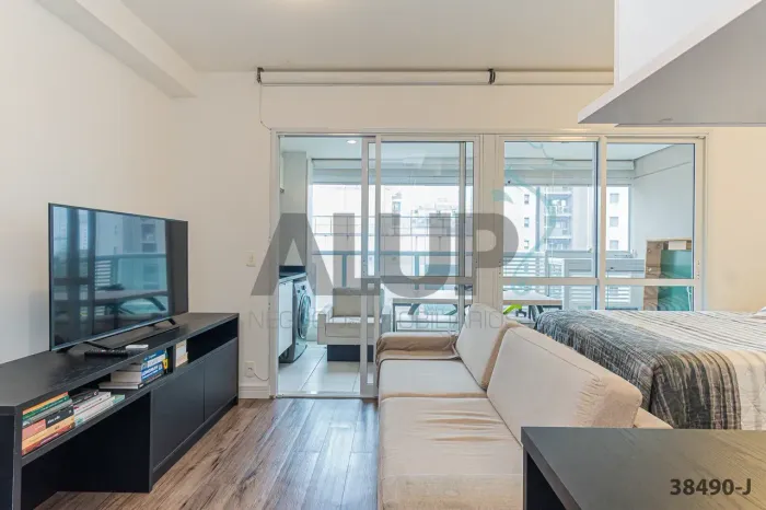 Apartamento mobiliado de 33 m² com 1 vaga de garagem à venda no Brooklin Paulista.