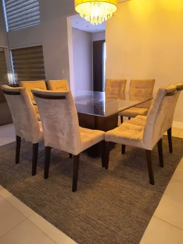 Vendo mesa 150x150 + 8 cadeiras