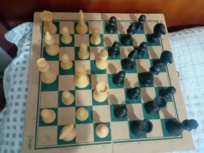 Jogo de Xadrez caixa de madeira !