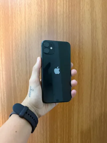 iPhone 11 128gb (frete grátis) + carregador (brinde)