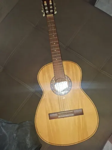 Violão, guitarra e amplificador (com cabos)