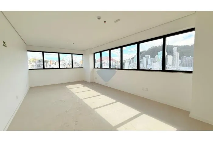 Sala comercial para locação no centro de Juiz de Fora