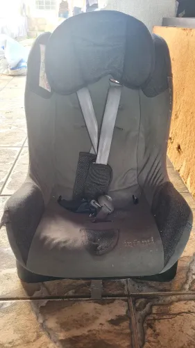 Cadeirinha de criança seminova