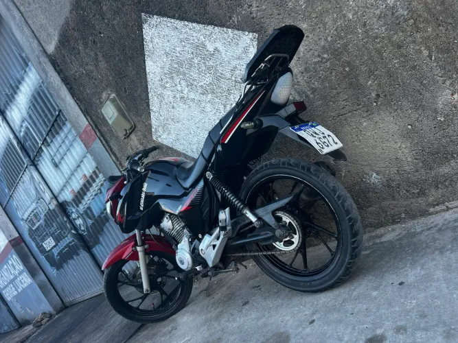 Moto bem conservada.