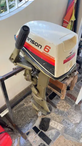 Motor de Popa Johnson 6 HP Workhorse - Robusto, Confiável e Bem Conservado 