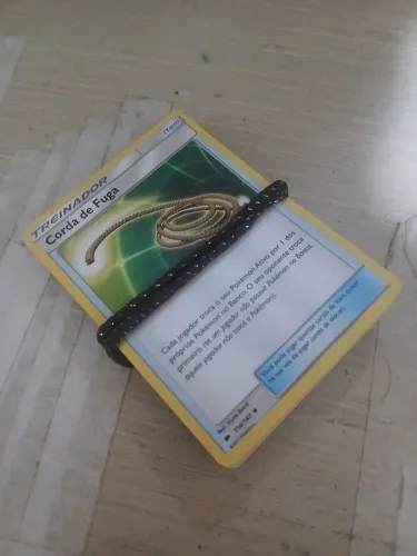 Pila de 30 cartas de itens pokémon