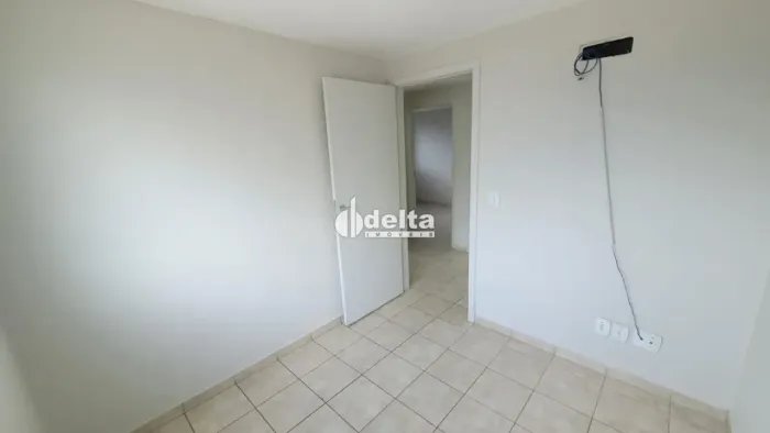 Casa comercial disponível para locação no bairro Tabajaras em Uberlândia-MG