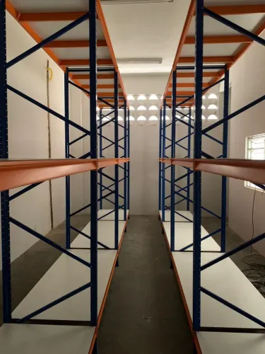Prateleiras em Aço para Estoque e Loja