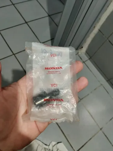 PARAFUSO ADAPTADOR DE RETROVISOR XRE 300 ORIGINAL