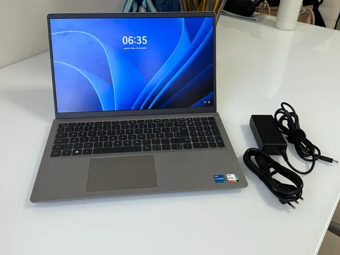 Notebook Dell 15.6 Vostro 3520 - Intel i5 com 20Gb MB e 256Gb NvMe2
