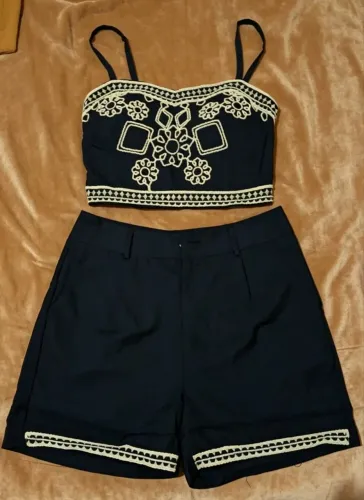 Conjunto cropped e short preto