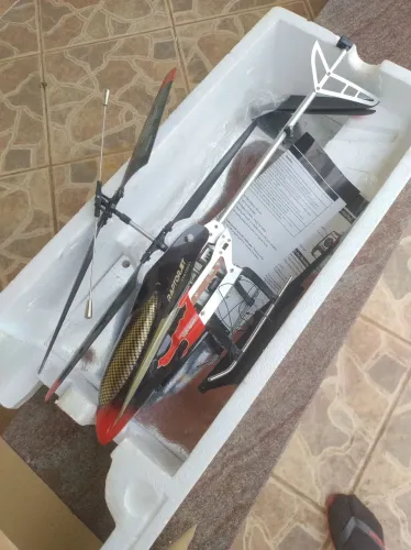 Helicóptero controle remoto Protocol Raptorjet usado para retirada de pecas