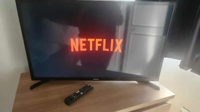 Smart TV LED 32" HD (LEIA O ANÚNCIO)