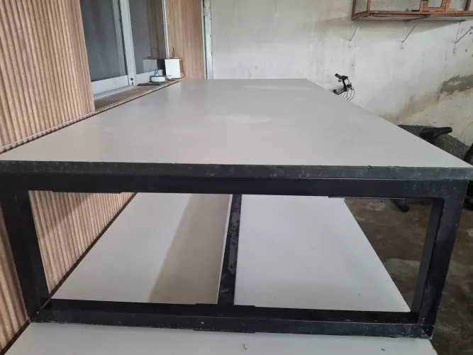 Mesa de exposição de produtos 