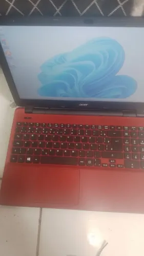 Notebook acer Windows 10, 8 Gb de memória HD 1 terá bit,funcionando  tudo, bateria viciada