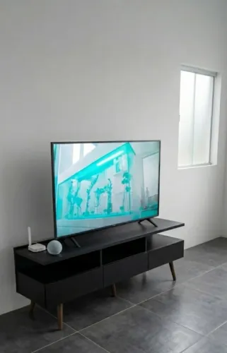 Rack para TV até 65 Polegadas Madesa Londres com Pés Retro Preto