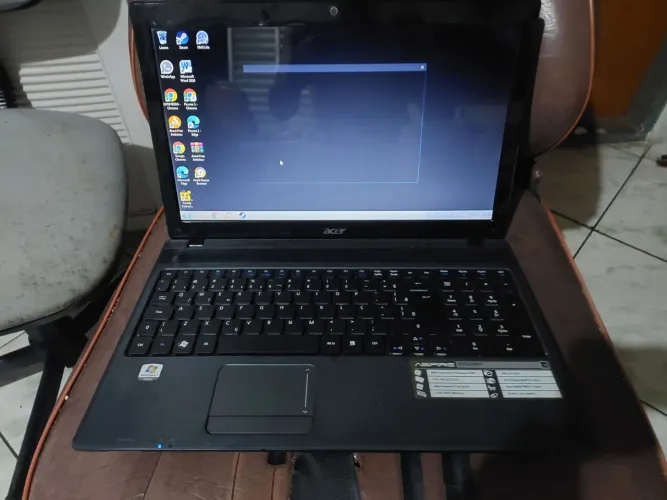 Vendo um notebook velho por 450 . 
