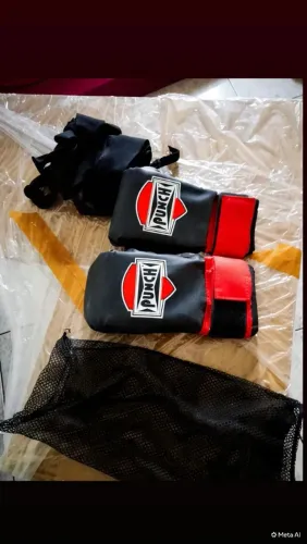 Luvas e bandagens de boxe novas ( bate saco).