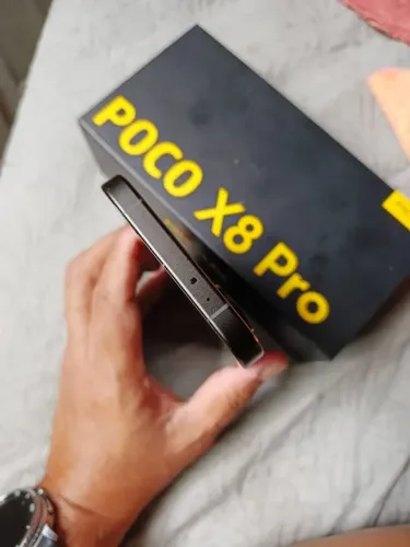 Vende se celular Poco X8 Pro 256 memória e 8 Ram completo carregador original