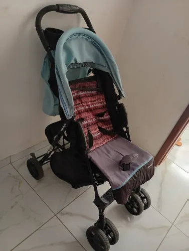 Vendo um Carrinho de bebê usado tá todo em ordem