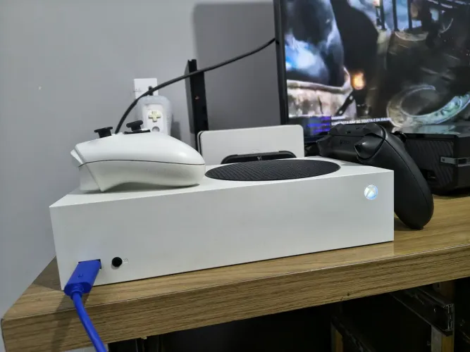 Xbox séries s com dois controles 