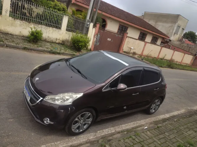 Peugeot 208 Griffe 1.6 Flex 16V 5P Aut. 2014