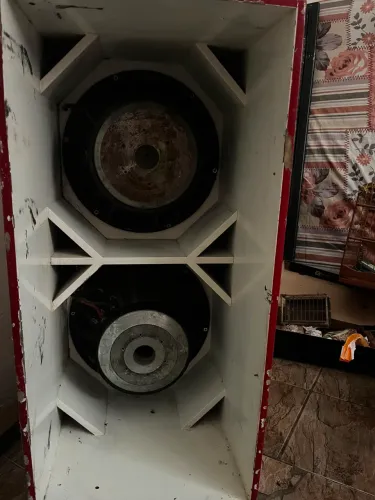Vendo som forte para caminhonete 