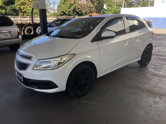 Chevrolet Onix Hatch LT 1.4 8V Flex Mec. 4P 2013