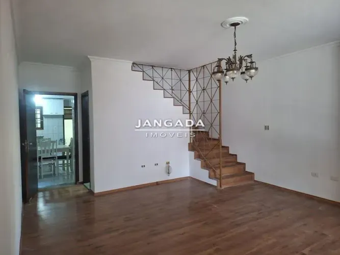 Sobrado para aluguel possui 236 metros quadrados com 3 quartos em Jaguaribe - Osasco - SP