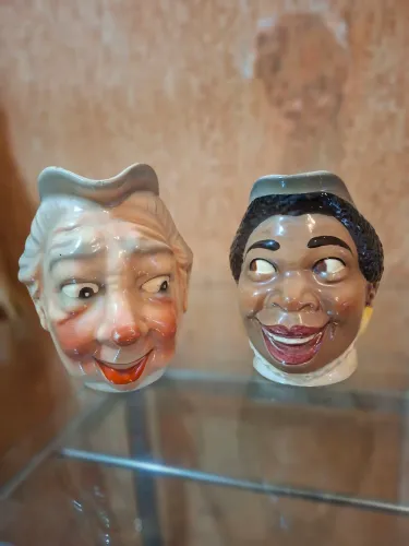Peças de Arte.Jarras para café gom leite Decoração. Porcelana artística. 75 anos.