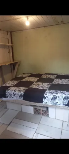 ALUGO QUARTO EM BARRA VELHA 500$ POR MÊS