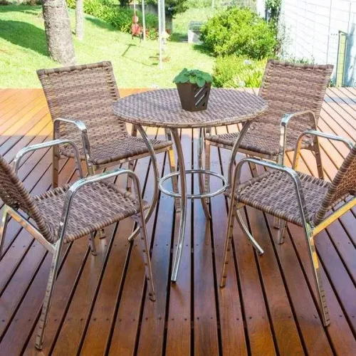 Conjunto de mesa com 4 cadeiras em alumínio