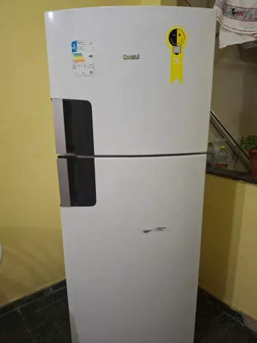 Geladeira dúplex frost free 410 litros semi nova pequena arranhado na pintura 