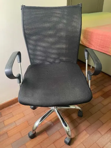 Cadeira de escritorio giratoria