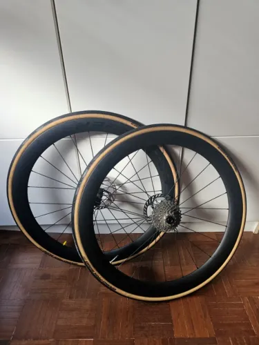 Roda Bontrager Aeolus Pro 51 Disc Carbon Tubeless - Semi Nova