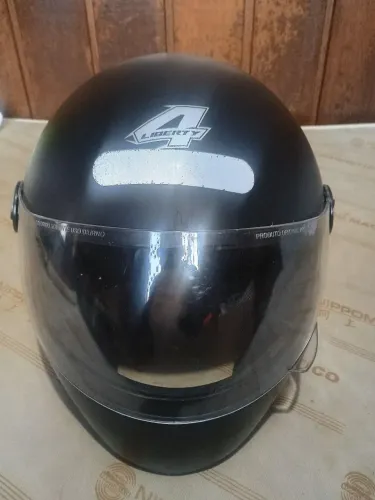 Capacete confortável e seguro. Não perca