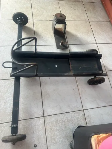 Suporte para carregar moto