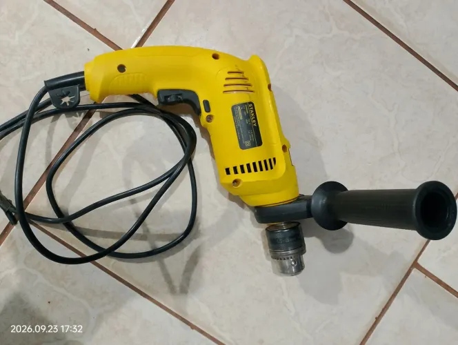 Furadeira Stanley 600w 127v 1/2 polegada