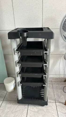 Carrinho de apoio com 4 bandejas