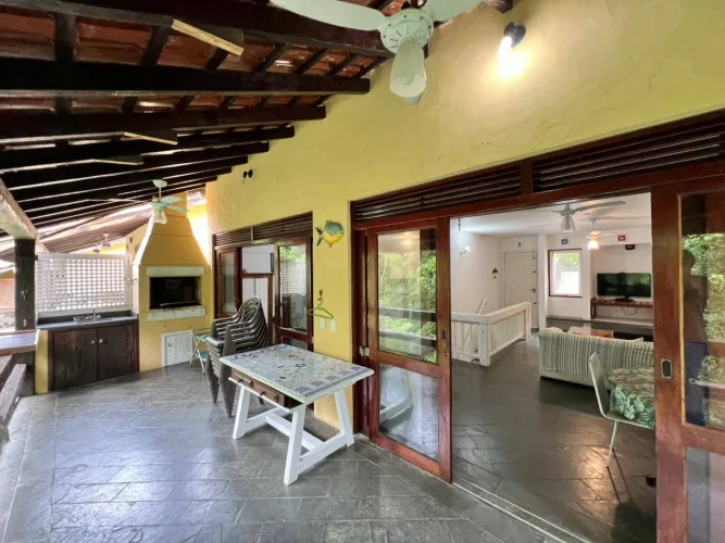 Casa à Venda em condomínio na praia do Guaecá