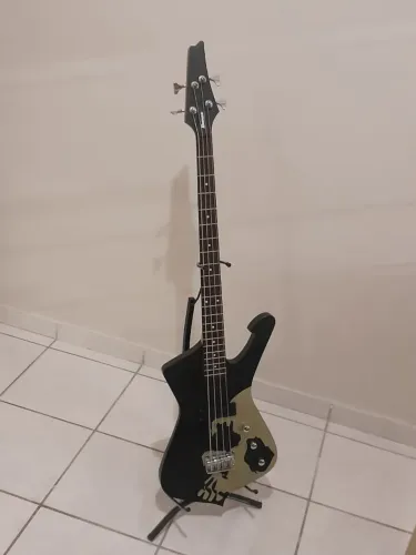 Baixo Ibanez série iceman